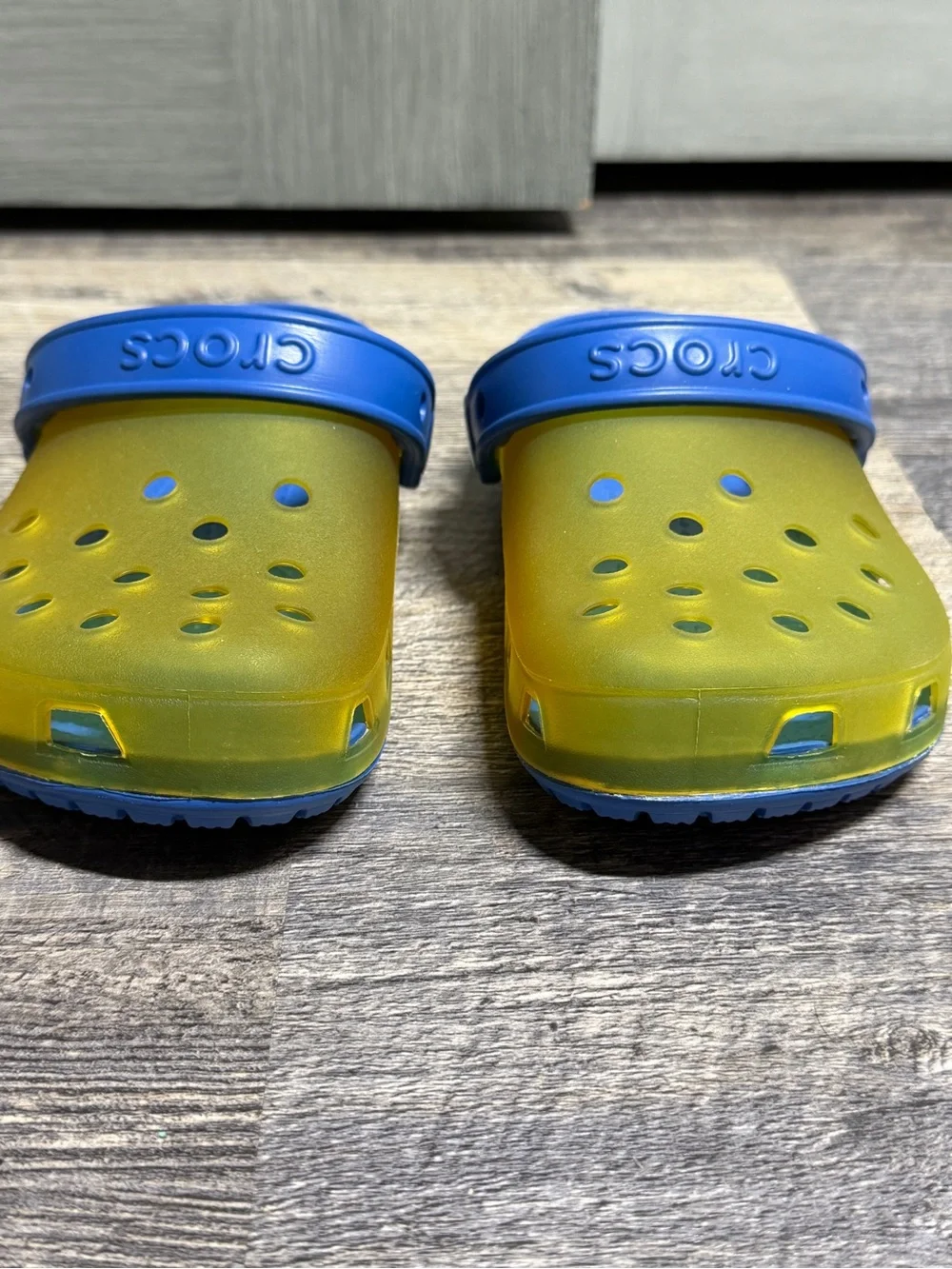 CROCS unique pair